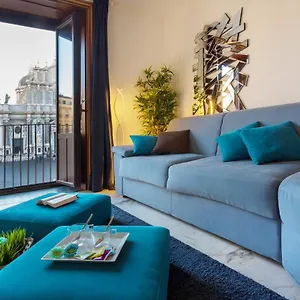 https://balconi-al-duomo.taorminaitalyhotels.com